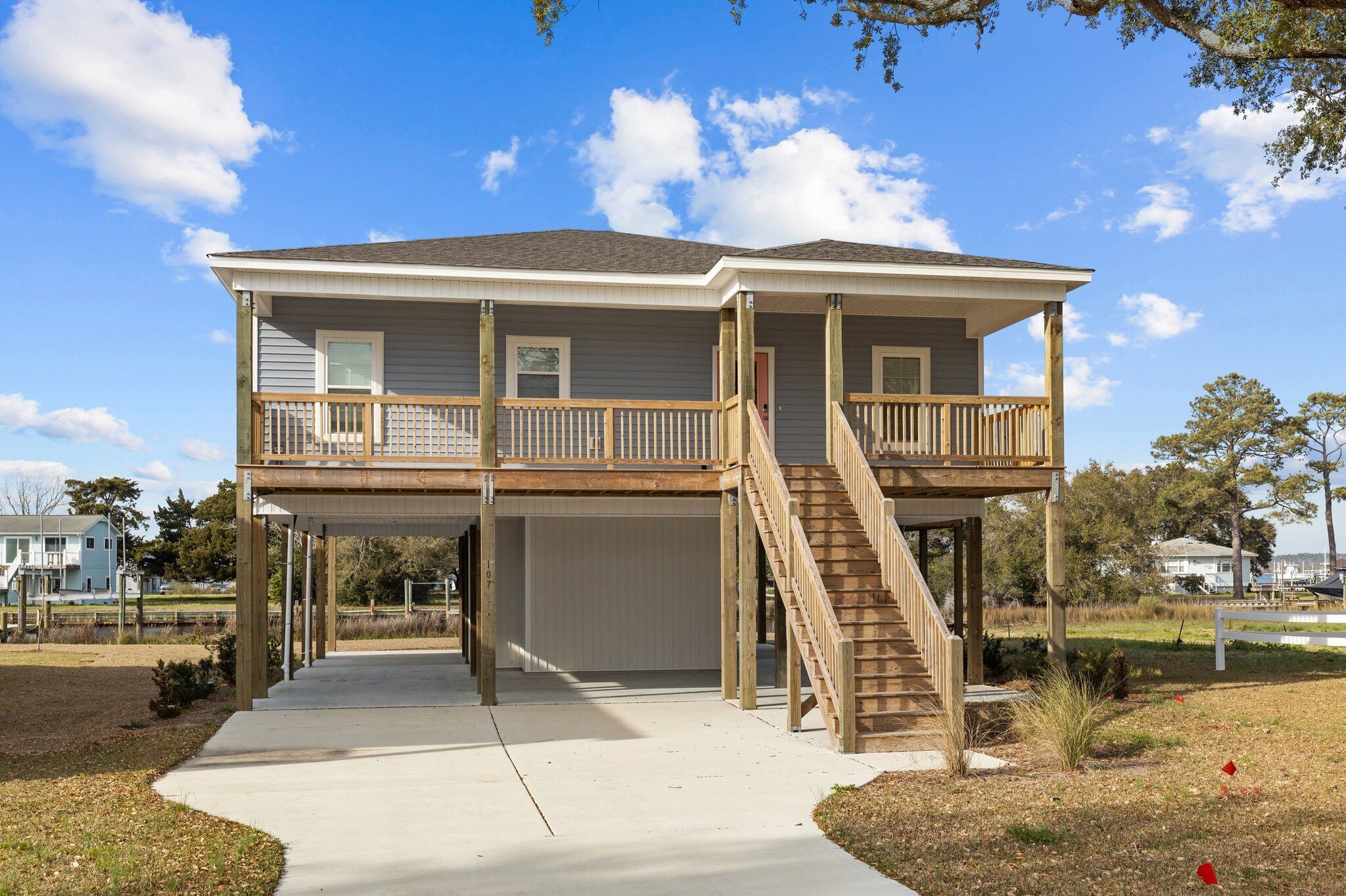 WATERFRONT: Fins to the Right! 4BR/2BA, private boat lift, pet friendly