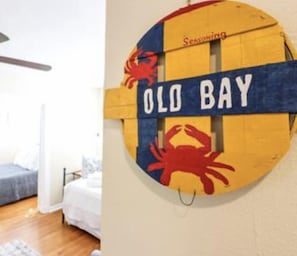 1 slaapkamer, een strijkplank/strijkijzer, wifi, beddengoed