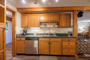 Fridge, microwave, oven, stovetop - Shamrock condo courtyard area features a bike wash rack, pickleball/tennis court, basketball court, covered pavilion, grills, firepit and playground!  Inside the condo there is space for everyone!  Ample parking and easy access to walking path. (Snowshoe)