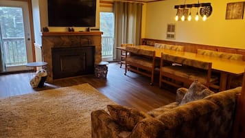 Smart TV, fireplace, DVD player, offices