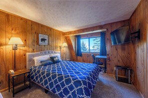 4 bedrooms, desk, iron/ironing board, travel crib - Steps to ski-Out Trail & Shuttle Access, Park By Front Door (Snowshoe)