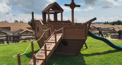 Steps to ski-Out Trail & Shuttle Access