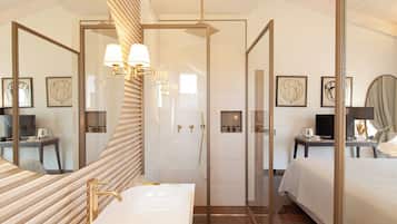 Romantisches Doppelzimmer, Hügelblick | Badezimmer | Dusche, Haartrockner, Hausschuhe, Handtücher