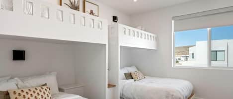 5 bedrooms, desk, iron/ironing board, travel crib