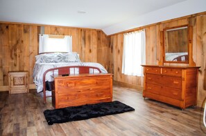 2 bedrooms, desk, free WiFi, bed sheets