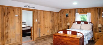 DLT Cabins, LLC - Holler Hideaway Cozy house sleeps 4 on 10 Minutes from SNP