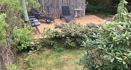 90 Meter fra Havet Ligger Dette Dejlige Sommerhus med Egen sti til Vandet