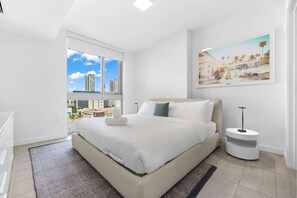 1 bedroom, iron/ironing board, WiFi, bed sheets - Live the High Life Downtown (Miami)