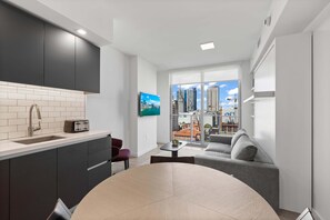 TV - Live the High Life Downtown (Miami)