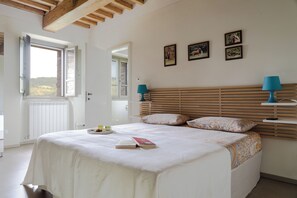 4 quartos, escrivaninha, Wi-Fi de cortesia, roupa de cama