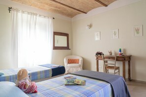 4 bedrooms, desk, free WiFi, bed sheets