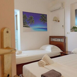 Economy Triple Room
