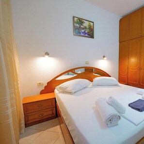 Appartement, balkon | Een bureau, geluiddichte muren, gratis wifi, beddengoed
