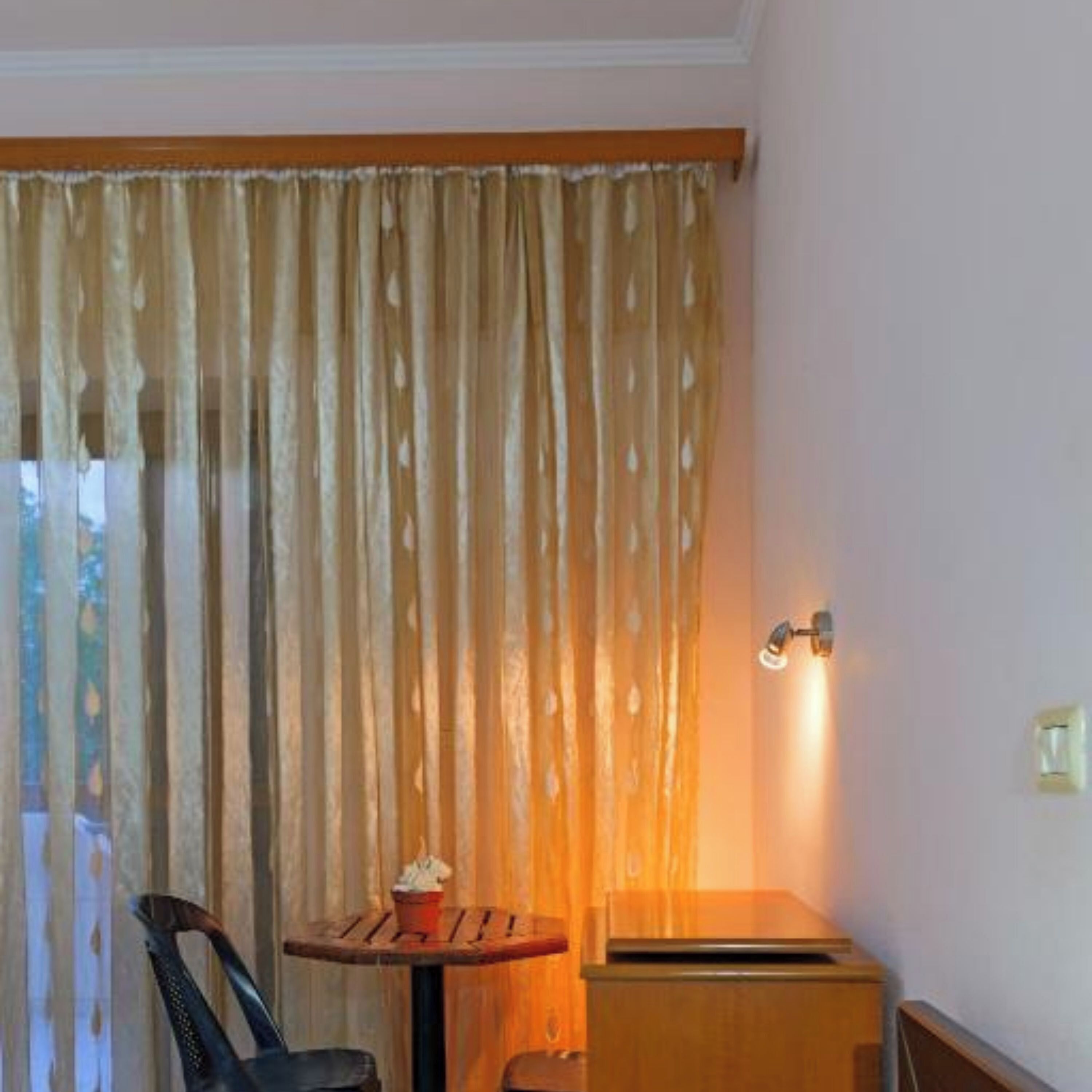 Standard Triple Room | Desk, soundproofing, free WiFi, bed sheets