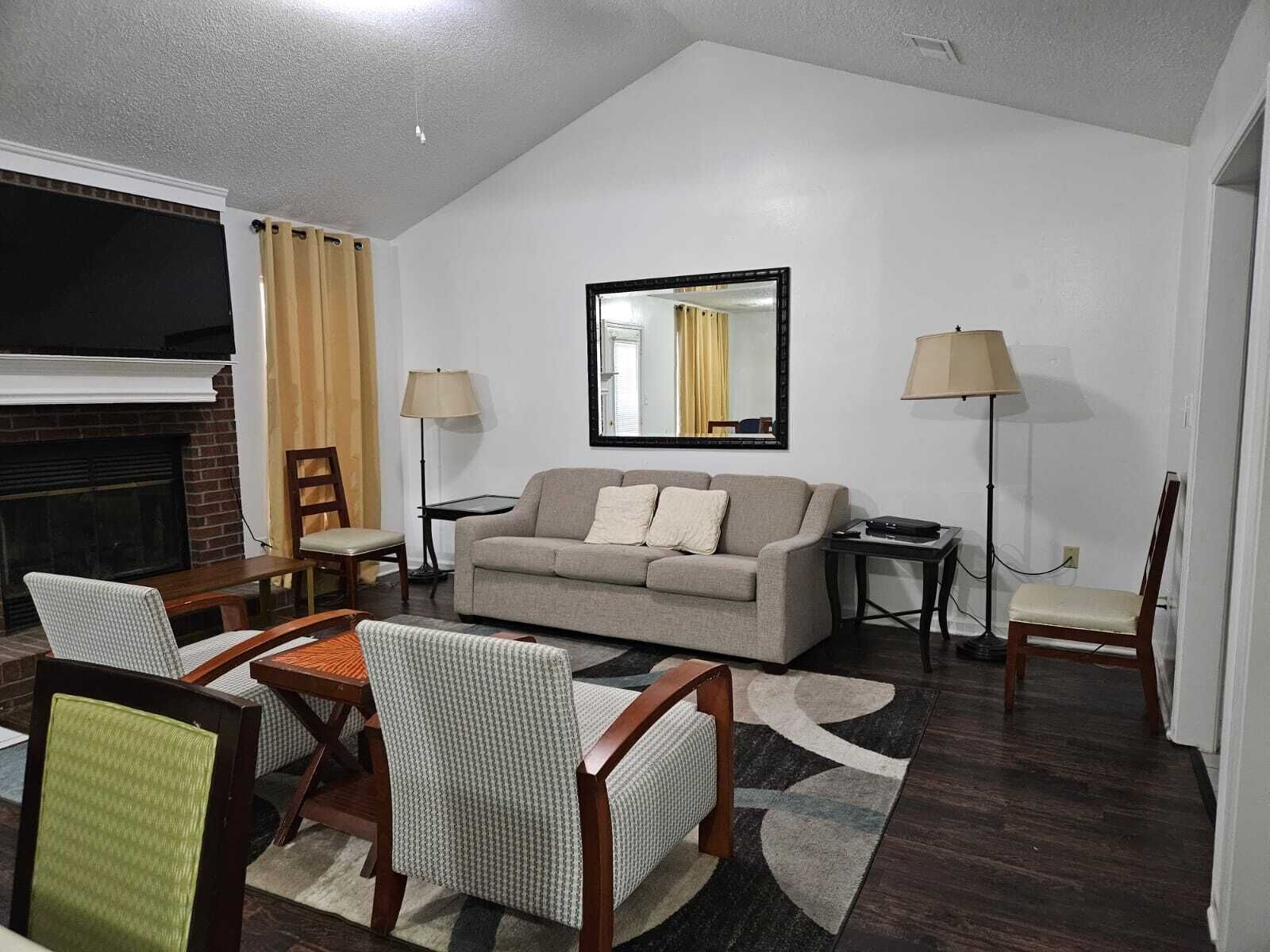 Spacious home away from home near Bartlett and Downtown Memphis