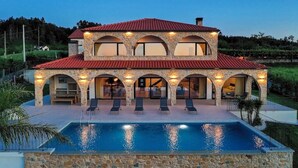 A two-story house with a swimming pool, stone arches, and a red roof. - Vista D'Ouro- Luxury Villa in the mountains (Lavradas, Ponte da Barca)