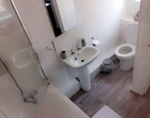 Shower, hair dryer - Thorpe Place (Peterlee)
