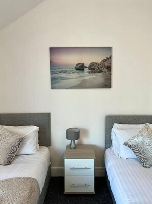 3 bedrooms, iron/ironing board, free WiFi - Thorpe Place (Peterlee)