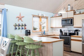 Fridge, oven, dishwasher, coffee/tea maker
