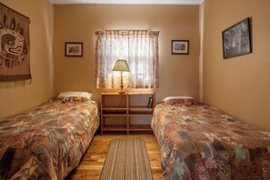 3 bedrooms, desk, free WiFi, bed sheets - PEI Waterside Apt. #3, quiet waterfront Apt., beach, scenic view, great sunsets (Cardigan)