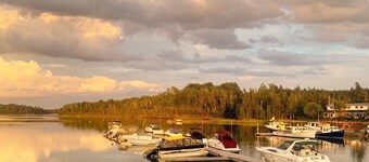 PEI Waterside Apt. #3, quiet waterfront Apt., beach, scenic view, great sunsets