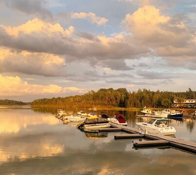 PEI Waterside Apt. #3, quiet waterfront Apt., beach, scenic view, great sunsets
