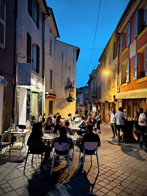 Outdoor dining