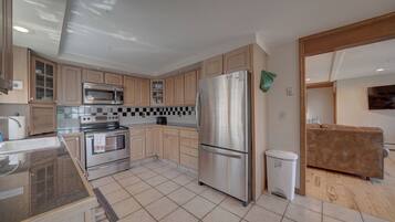 Micro-ondes, four, plaque de cuisson, lave-vaisselle