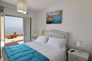 2 bedrooms, travel cot, free WiFi