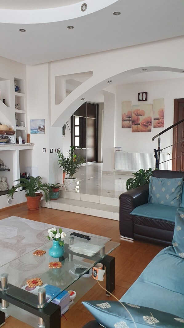 Interior - Johanna House -Dream apartament , looking for the sky,bright and cosy (București)