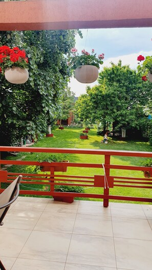Terrace/patio - Johanna House -Dream apartament , looking for the sky,bright and cosy (București)