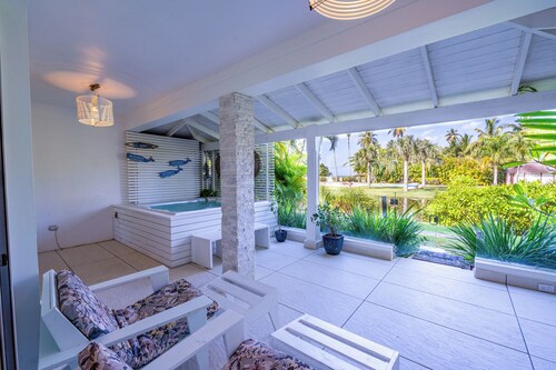 Beach Paradise Condo | Steps from the Beach | Private Jacuzzi | 6 Guests