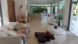 ヴィラ 3 ベッ ドルーム テラス ガーデンビュー | ラウンジ