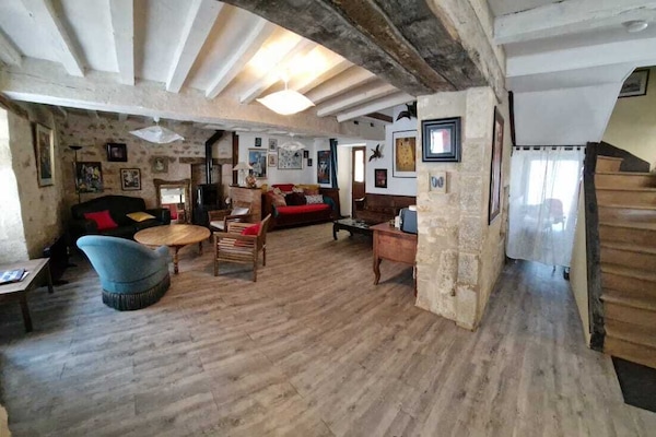 Fernseher, Kamin, Stereoanlage