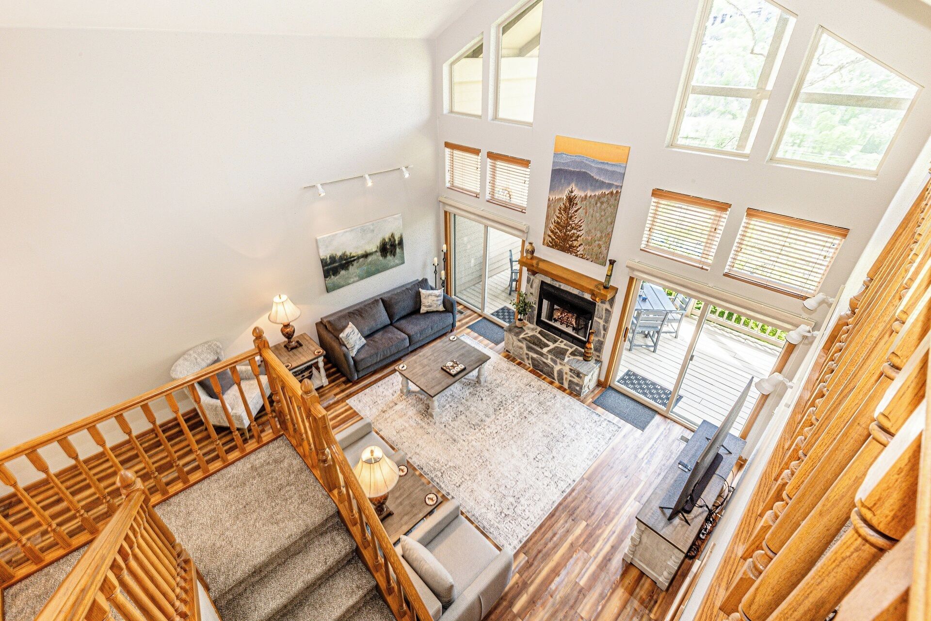 Smart TV, fireplace