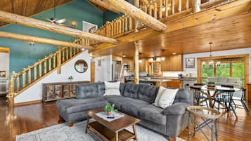 Smart TV, chimenea, videojuegos y futbolito