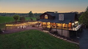 Exterior - Pets? YES! Hot Tub ★ Fast Wi-Fi ★ Pool Table ★ Foosball (Edinburg)
