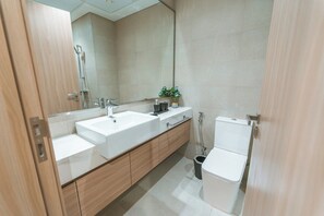 Apartment (0 Bedroom) | Bathroom | Shower - Wonderful Studio With Balcony & City Views (Dubai)