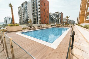 Apartment (0 Bedroom) | Pool | Outdoor pool - Wonderful Studio With Balcony & City Views (Dubai)