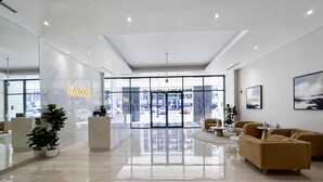 Lobby sitting area - Amazing Stay at the Riviera With Balcony - Dubai (Dubai)