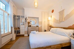 1 slaapkamer, een strijkplank/strijkijzer, wifi, beddengoed