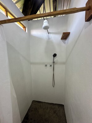 Handtücher, Seife, Shampoo, Toilettenpapier