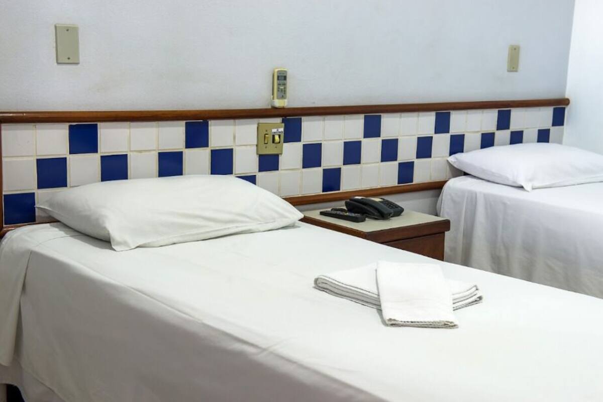 Habitación, 1 cama doble, baño privado | Wifi gratis