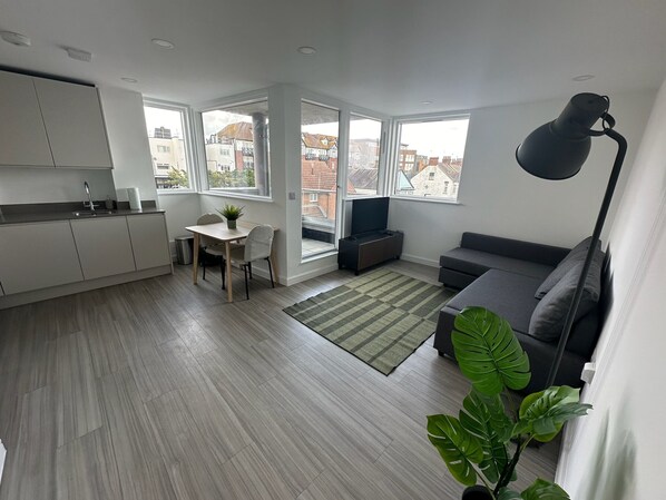 Smart TV - Luxury modern Apt with parking on Leigh Broadway (Southend-on-Sea)