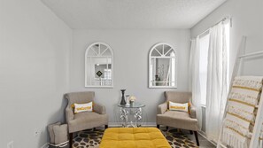 6 habitaciones, tabla de planchar con plancha, wifi y ropa de cama