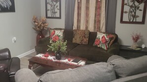 Unclassified image, 2 of 23, button - BEAUTIFUL VACATION HOME          3 bedroom and 1 bathroom (Forest City)