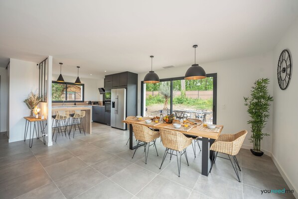 Dining - La Villa des vignes (Cenac)