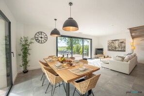 Dining - La Villa des vignes (Cenac)