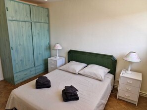 4 bedrooms, iron/ironing board, free WiFi - Maison 9 Personnes 800m de la Plage (Saint-Gilles-Croix-de-Vie)