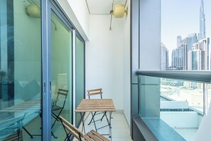 Balcony - SuperHost - Chic Studio on the 16th Floor in Business Bay (Dubai)